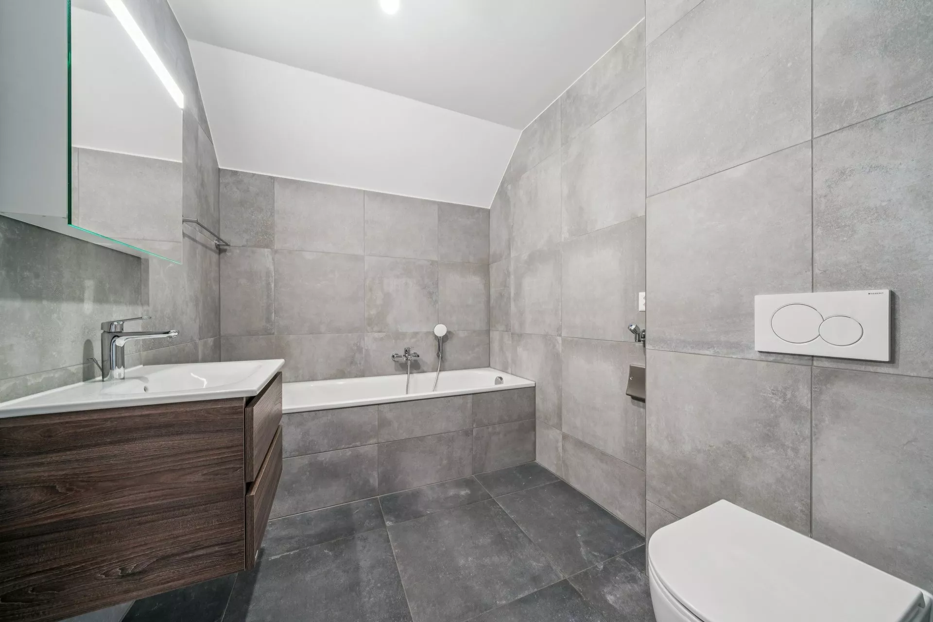 backbone_592614-A_004_WEB